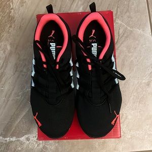 PUMA RIAZE Sixe 8 Black-Ignite Pink Women’s Training Sneaker Brand New in Box